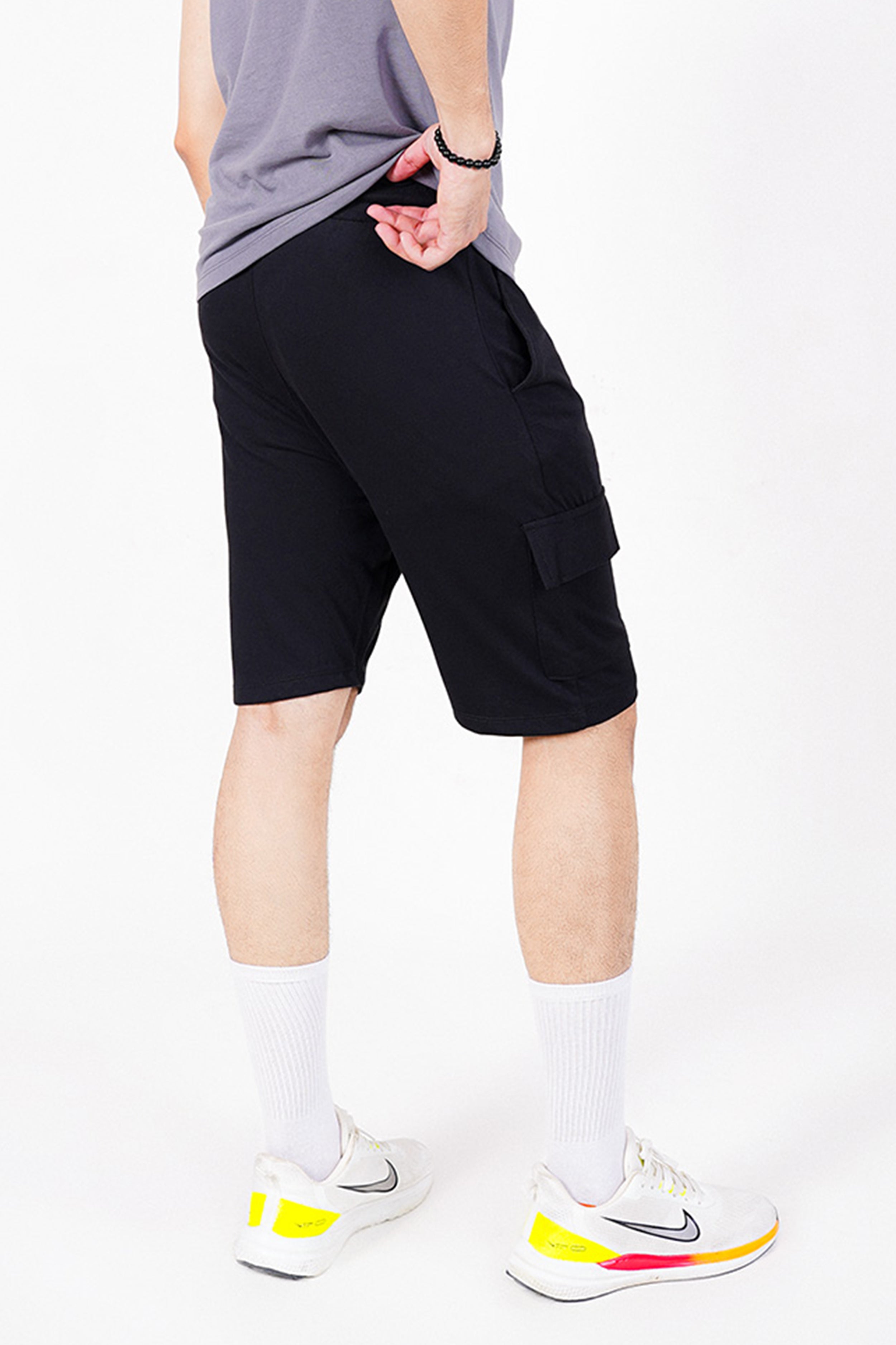 BLACK CARGO SHORTS